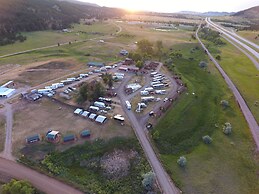 No Name City Luxury Cabins & RV