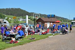 No Name City Luxury Cabins & RV