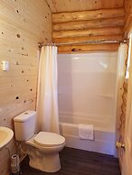 No Name City Luxury Cabins & RV