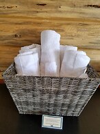 No Name City Luxury Cabins & RV