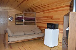 No Name City Luxury Cabins & RV