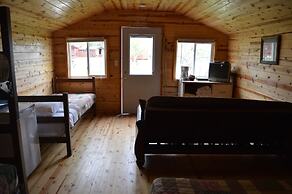 No Name City Luxury Cabins & RV