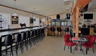 No Name City Luxury Cabins & RV