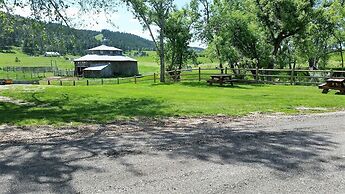 No Name City Luxury Cabins & RV