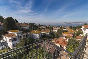 Büyükada Apart Hotel - Karadağ Apart