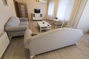 Büyükada Apart Hotel - Karadağ Apart