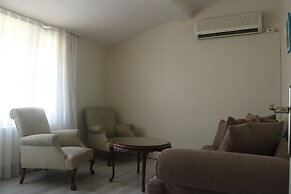 Büyükada Apart Hotel - Karadağ Apart