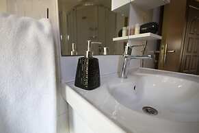 Büyükada Apart Hotel - Karadağ Apart