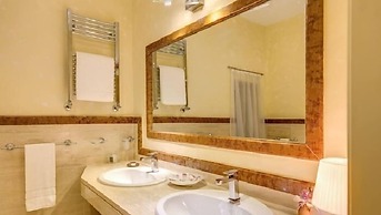 Grand Master Suites