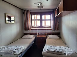 Laivahostel S/S Bore