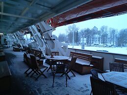 Laivahostel S/S Bore