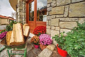 To Balcony tis Agorianis