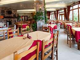 To Balcony tis Agorianis