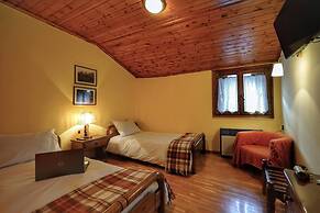 To Balcony tis Agorianis