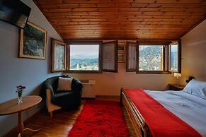 To Balcony tis Agorianis