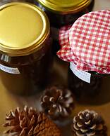 To Balcony tis Agorianis