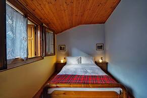 To Balcony tis Agorianis