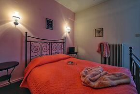 To Balcony tis Agorianis