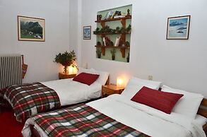 To Balcony tis Agorianis