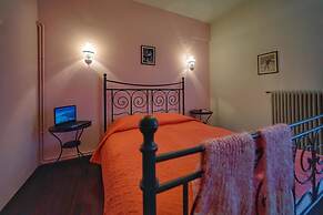 To Balcony tis Agorianis