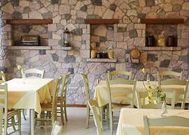 To Balcony tis Agorianis