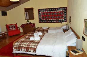 To Balcony tis Agorianis