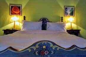 To Balcony tis Agorianis