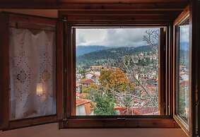 To Balcony tis Agorianis