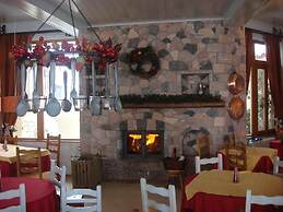 To Balcony tis Agorianis