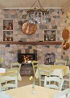 To Balcony tis Agorianis