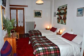 To Balcony tis Agorianis