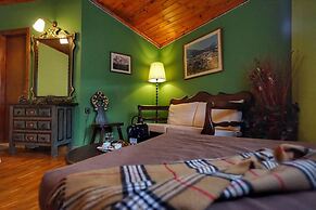 To Balcony tis Agorianis