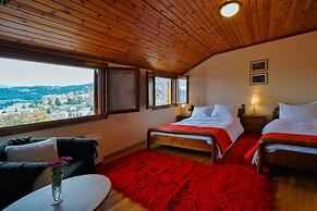 To Balcony tis Agorianis