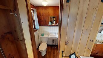 Lakeview House & Cottages