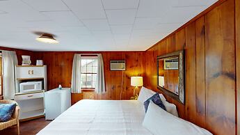 Lakeview House & Cottages