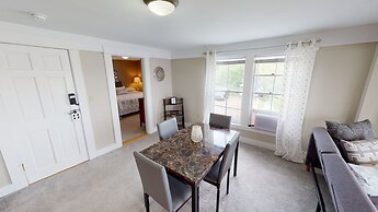 Lakeview House & Cottages