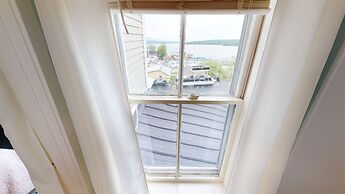 Lakeview House & Cottages