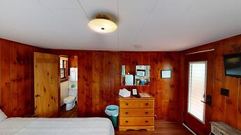 Lakeview House & Cottages