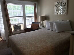 Lakeview House & Cottages