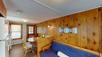 Lakeview House & Cottages