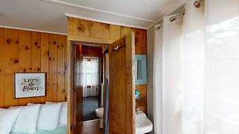 Lakeview House & Cottages