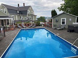 Lakeview House & Cottages