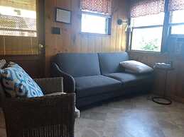 Lakeview House & Cottages