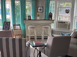 Lakeview House & Cottages