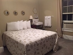 Lakeview House & Cottages