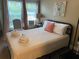 Lakeview House & Cottages