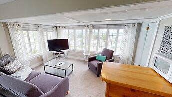 Lakeview House & Cottages