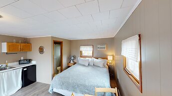 Lakeview House & Cottages