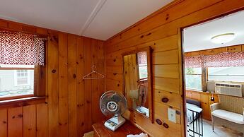 Lakeview House & Cottages