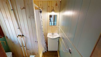 Lakeview House & Cottages